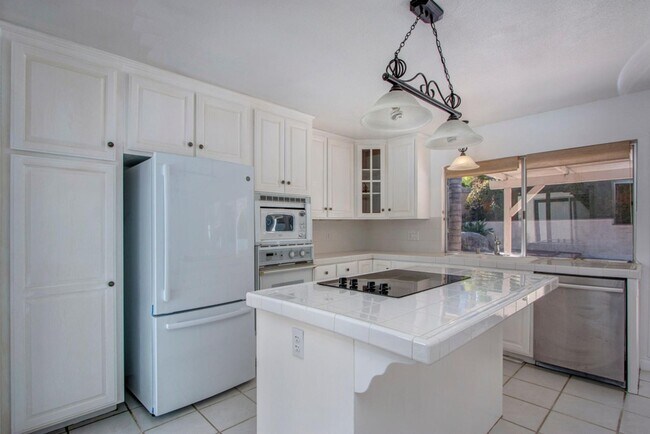 Building Photo - Beautiful 4B/2BA Home in Rancho Bernardo for Lease!