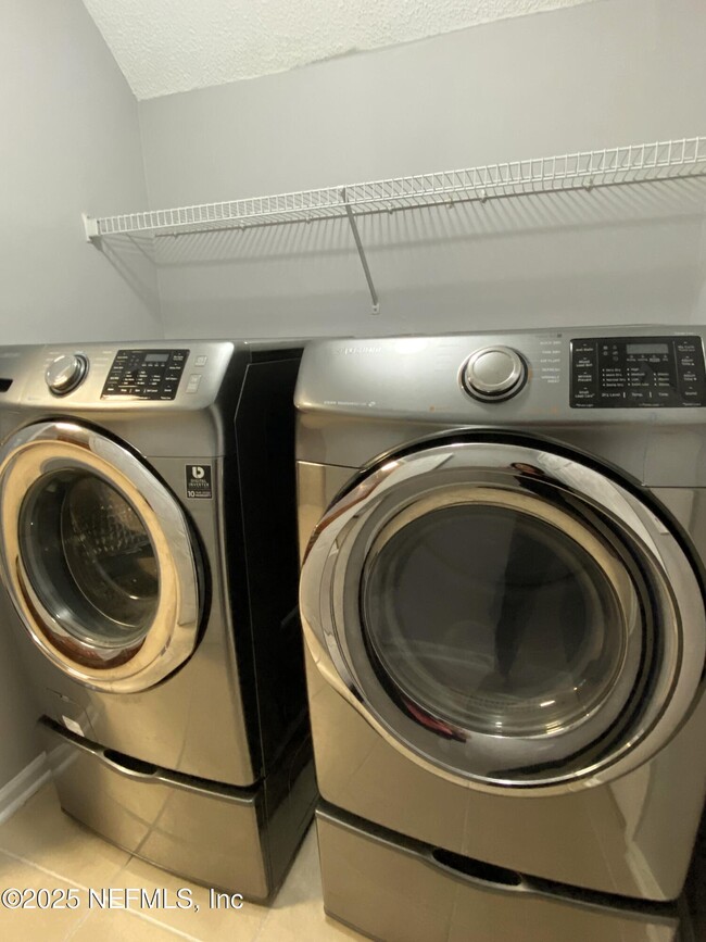 Building Photo - 12976 Chets Creek Dr S