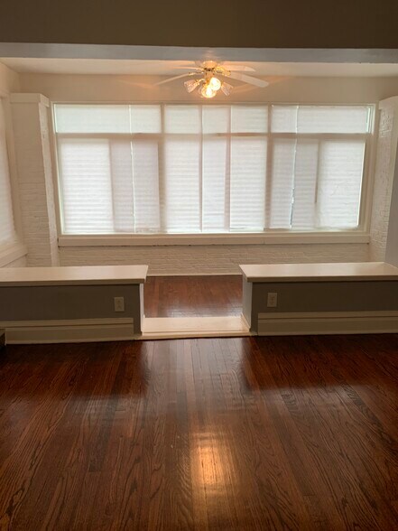 Building Photo - 8109 S Dorchester Ave