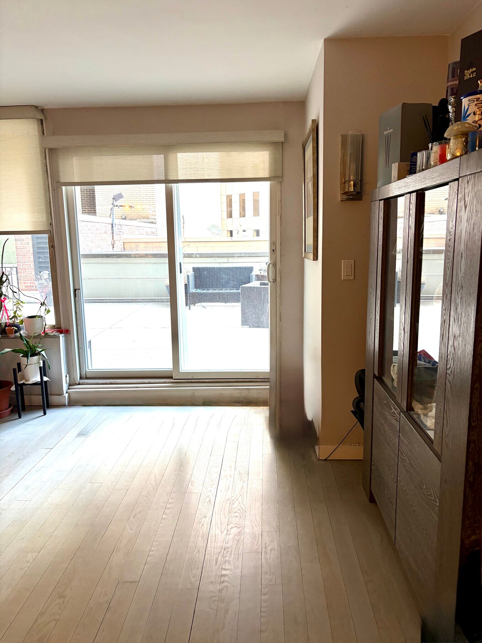 Building Photo - 129 E Bellevue Pl