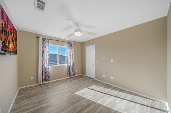 Building Photo - 79910 Camden Dr