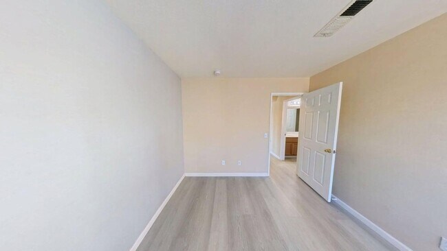 Building Photo - 37978 Spur Dr