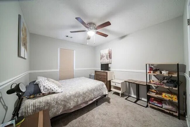 Building Photo - Charming 3BR House in Columbus