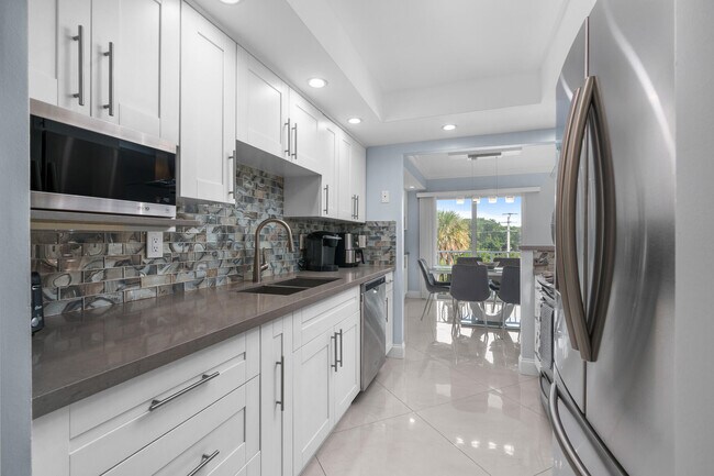 Building Photo - 950 Ponce De Leon Rd