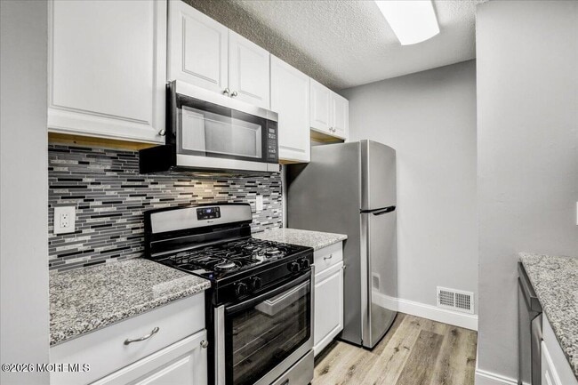 Building Photo - 306 Larkspur Ln