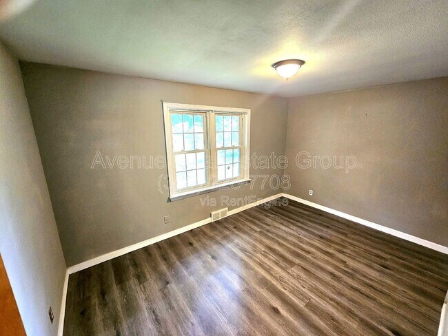 Building Photo - 1130 Forest Home Dr