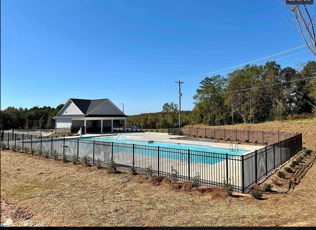 Building Photo - 107 Glen Forest Dr