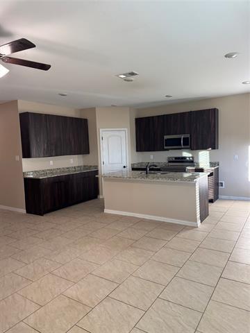 Building Photo - 142 Canales Cir