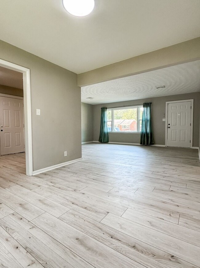 Building Photo - 3 Bedroom house in Western Branch
