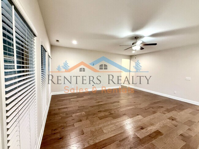 Building Photo - ? Beautiful Executive Home with 3-Car Garage + Incredible Outdoor Living ?