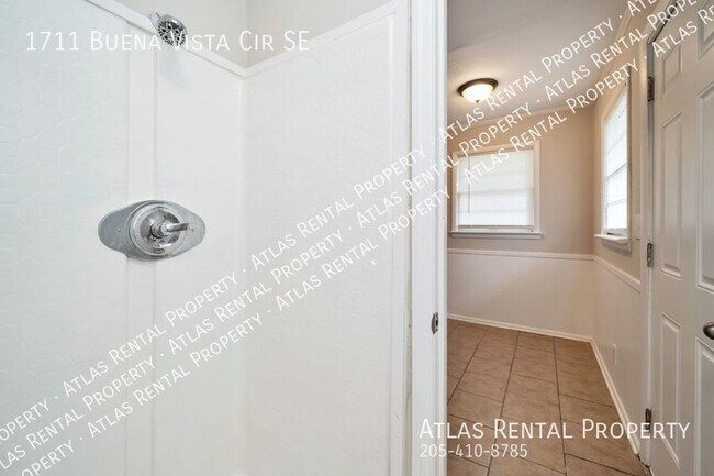 Building Photo - 1711 Buena Vista Cir SE Decatur, AL 35601
