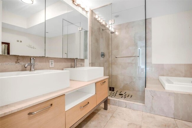 Building Photo - 218 SE 14th St