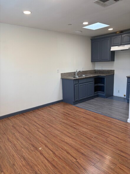 Building Photo - 801 Myrtle Ave