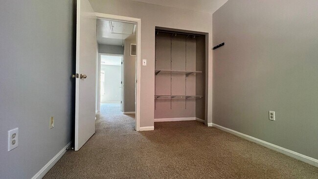 Building Photo - 5808 Waterdale Ct