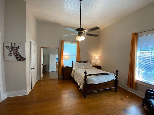 Back apartment bedroom - 510 S 6th St