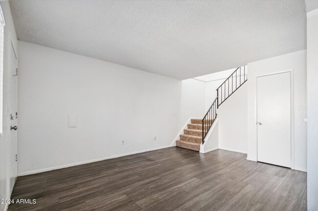Building Photo - 4012 S 44th Pl