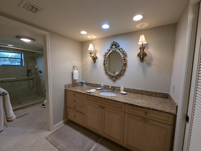 Building Photo - 16941 Waterbend Dr