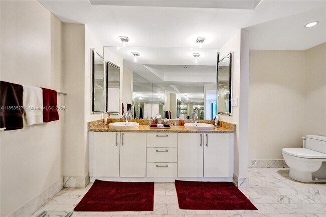 Building Photo - 20281 E Country Club Dr
