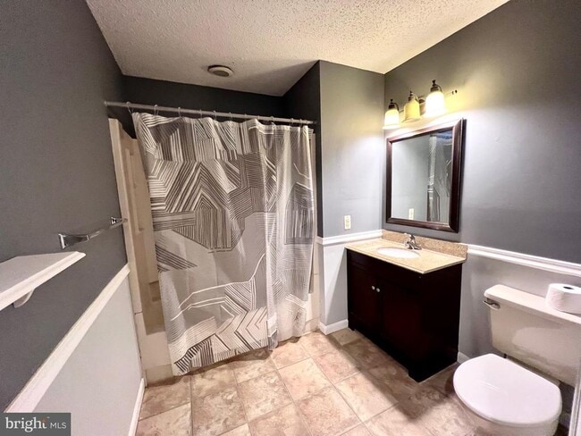 Building Photo - 4204B Aberdeen Dr