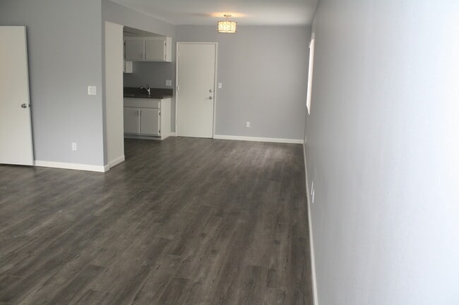 Building Photo - 20703 Roseton Ave