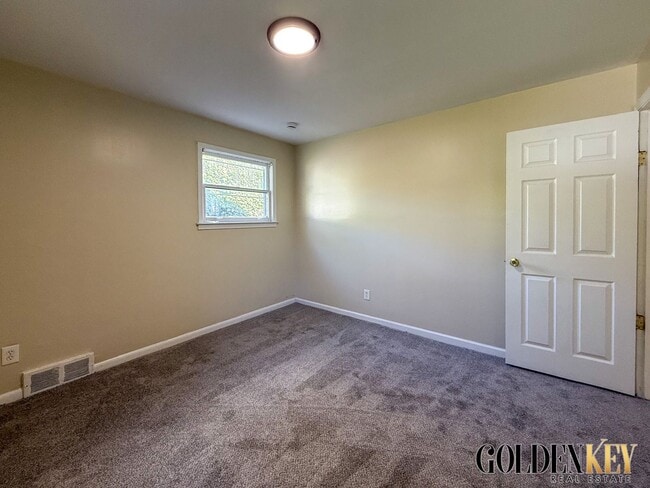Building Photo - Spacious Newly Remodeled Ranch!