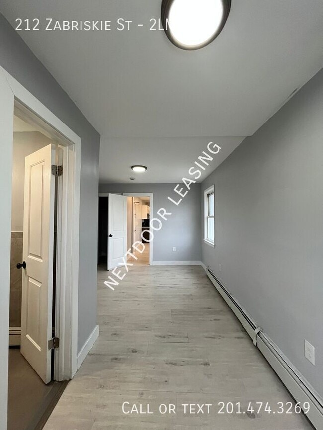 Building Photo - 212 Zabriskie St