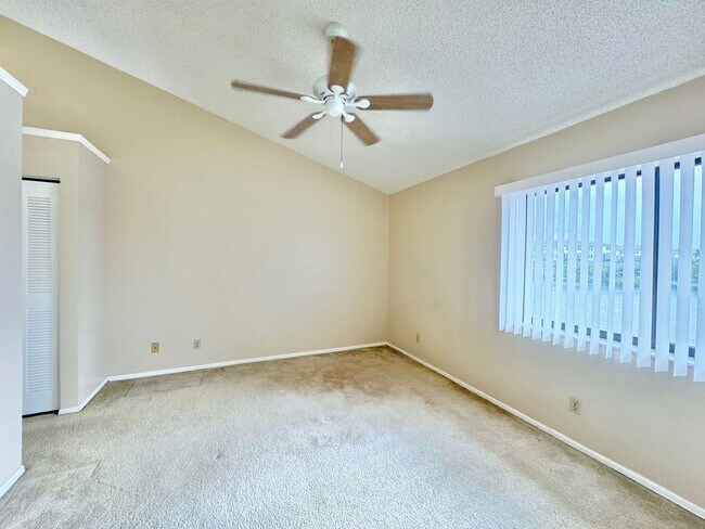 Building Photo - Winterset Condo