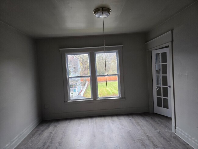 Building Photo - 2242 Fischer St