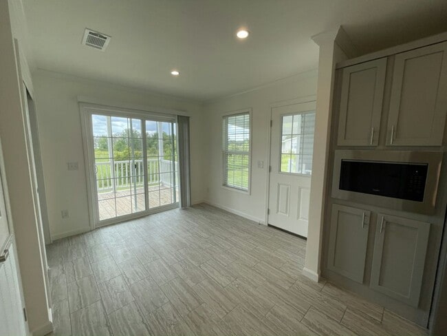Building Photo - 34604 Ballyhoo Dr