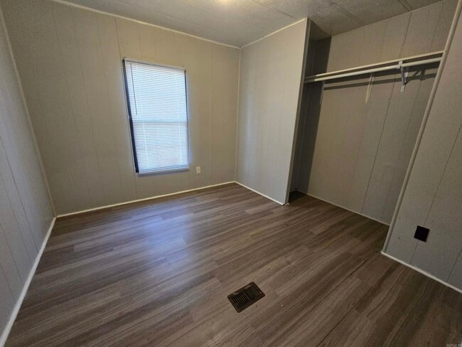 Building Photo - 301 SE 3rd St