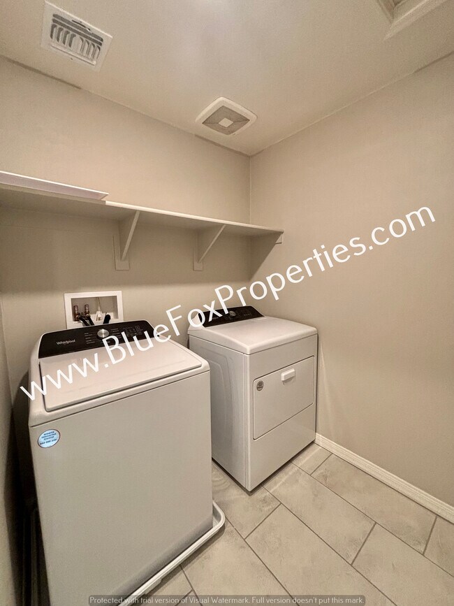 Building Photo - 1048 E Descent St