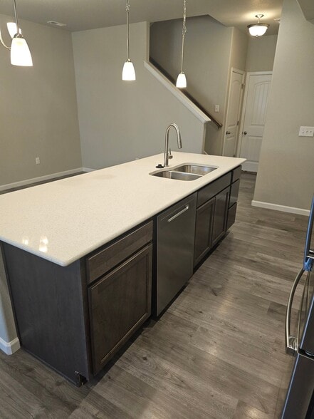Building Photo - 1055 Petra Heights