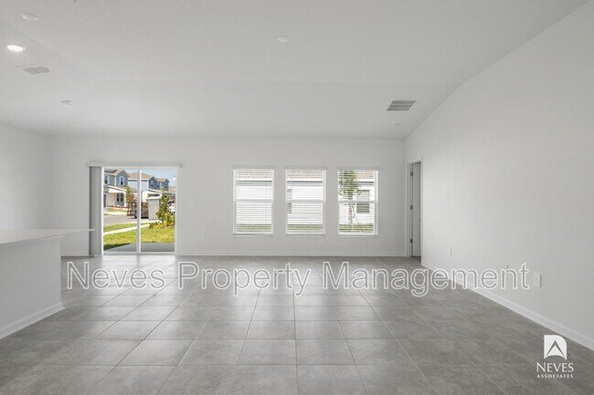 Building Photo - 4980 Worchester Dr