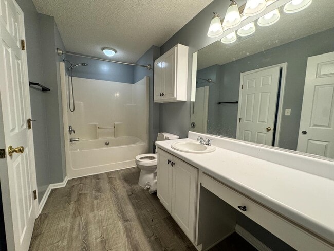 Building Photo - 2029 Caton Dr