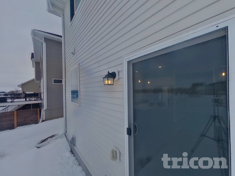 Building Photo - 14060 Ailesbury Ave