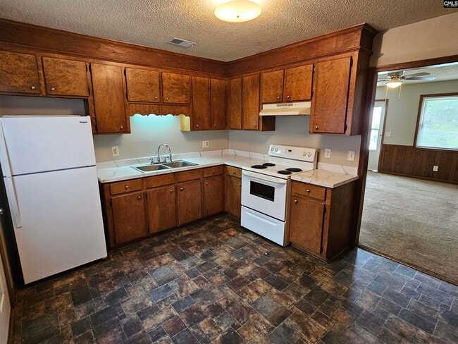 Building Photo - 3904 Persimmon St