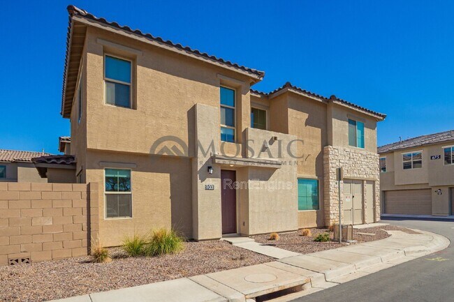 Building Photo - 680 E Ginko Ave