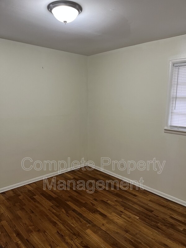 Building Photo - 340 Kappa Ave S