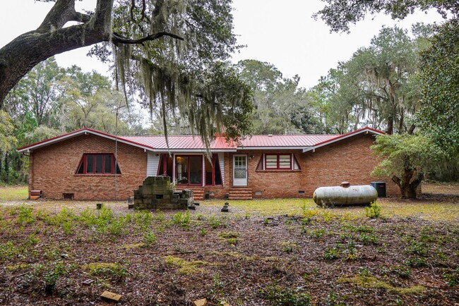 Building Photo - Tucked Away Three Bedroom Home