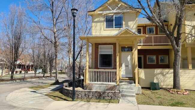 Primary Photo - 818 S Terry St Unit 1