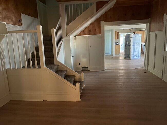 Building Photo - Honeyville