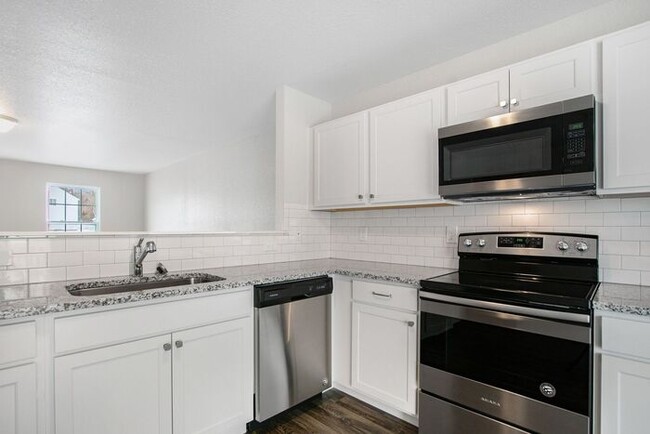 Building Photo - 475 Oak View Dr