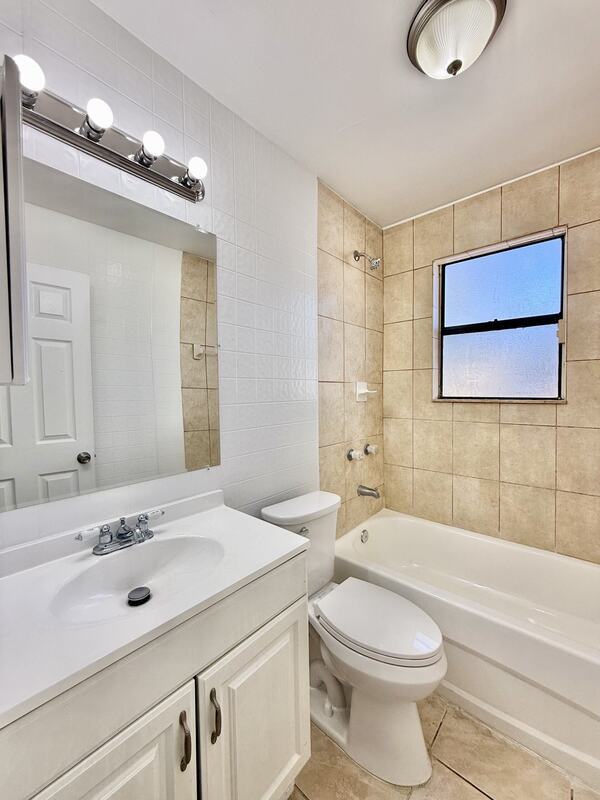 Building Photo - 1828 20th Ave S