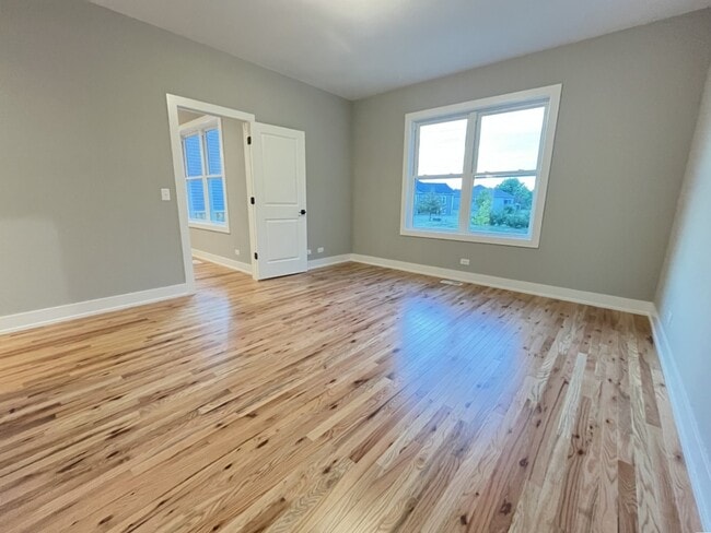 Building Photo - 974 Meadow Ln