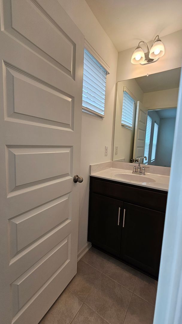 Building Photo - Spacious like new home in Hermitage FOR LEASE