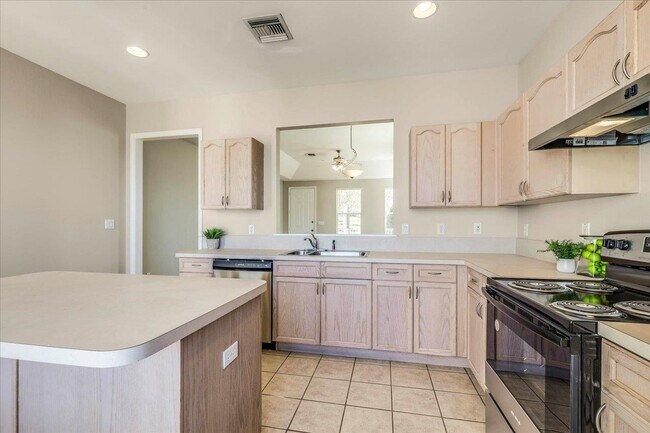 Building Photo - 3570 Four Oaks Blvd