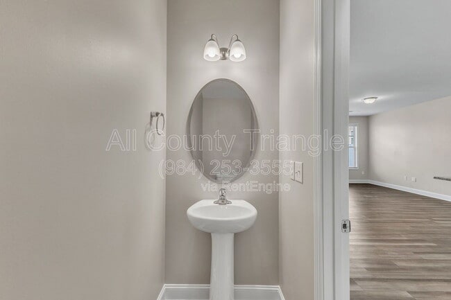 Building Photo - 1121 Latitude Dr