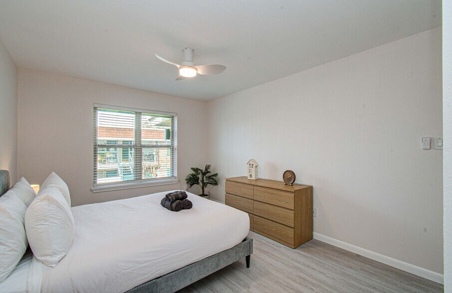 Building Photo - 845 Augusta Dr