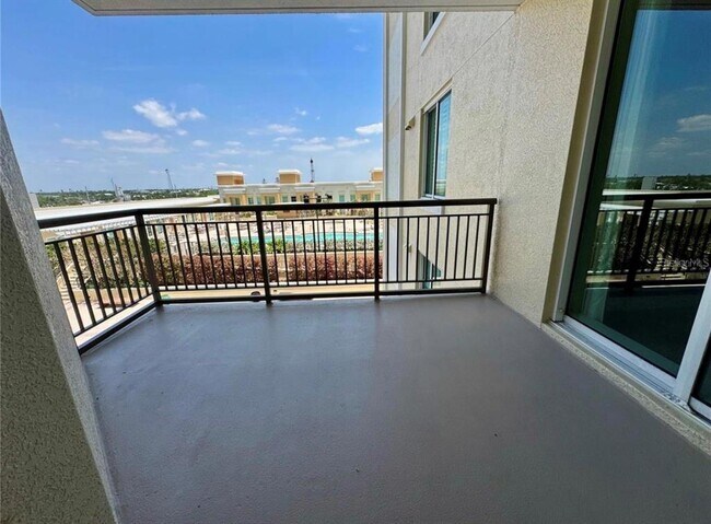 Building Photo - 800 N Tamiami Trl