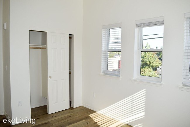 Building Photo - 5120 N Lombard St
